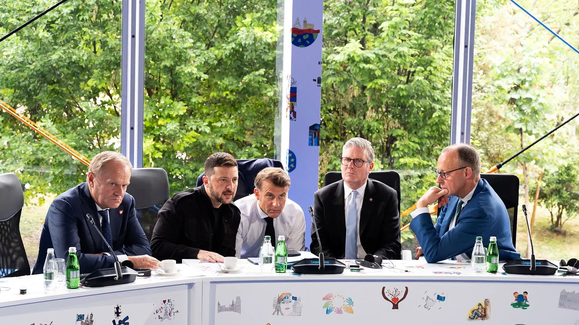 اجتماع قادة أوكرانيا وفرنسا وألمانيا والمملكة المتحدة وبولندا، حيث يتبادلون الآراء حول الوضع في أوكرانيا.