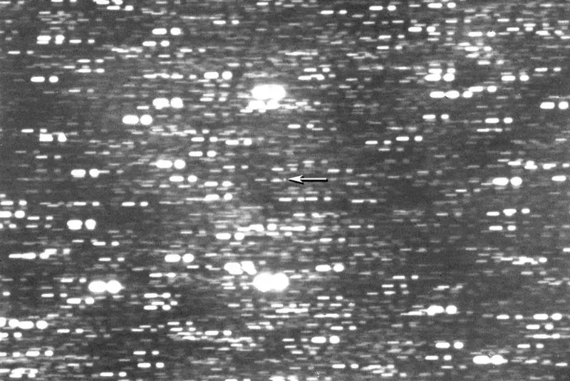 المذنب 3I/ATLAS يظهر في الصورة، وهو جرم سماوي سريع الحركة قادم من خارج نظامنا الشمسي، مما يثير اهتمام علماء الفلك.