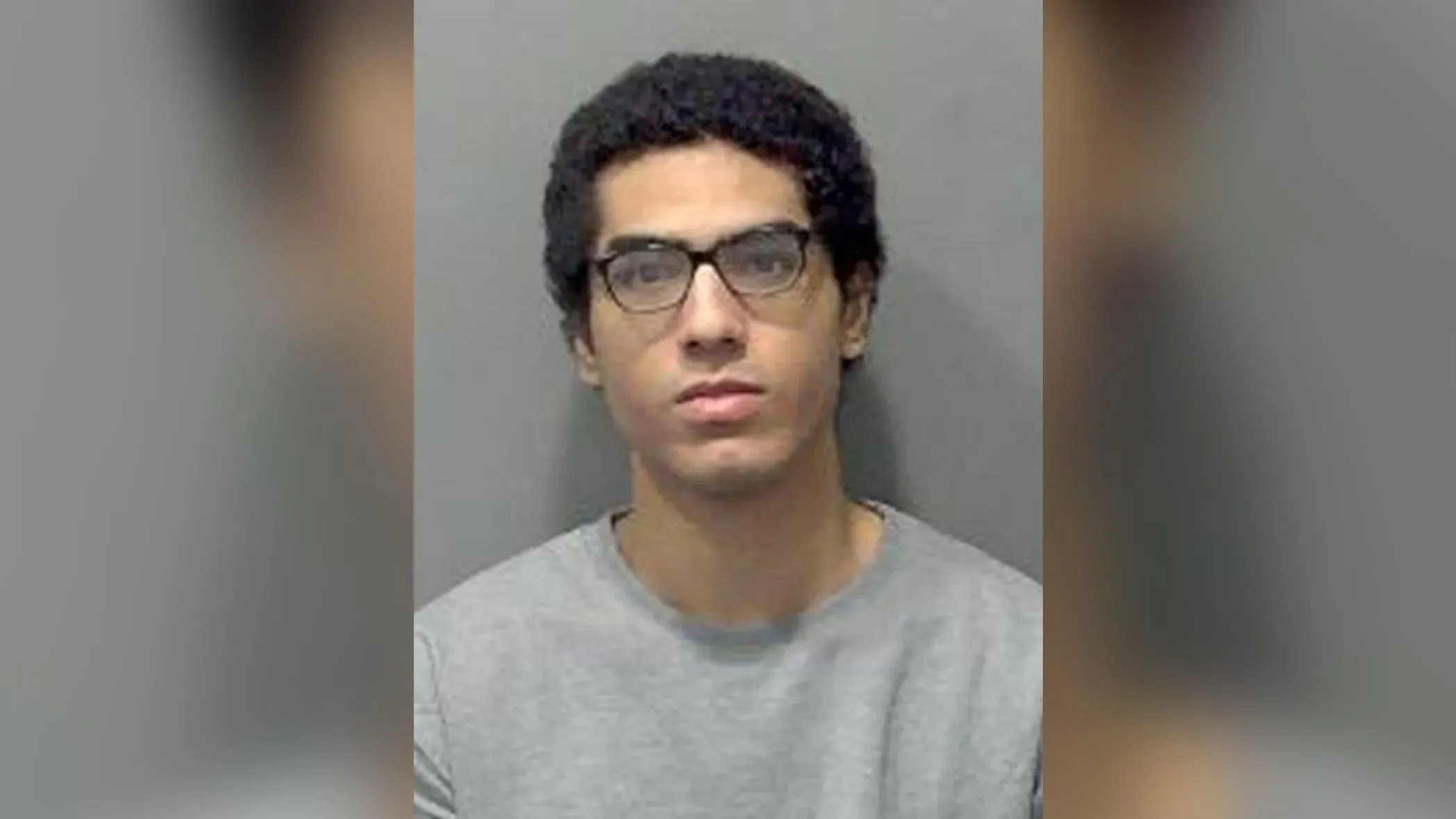 شاب بريطاني محكوم عليه بالسجن بعد اعترافه بقتل والدته وشقيقيه، مع محاولته تنفيذ إطلاق نار في مدرسة.