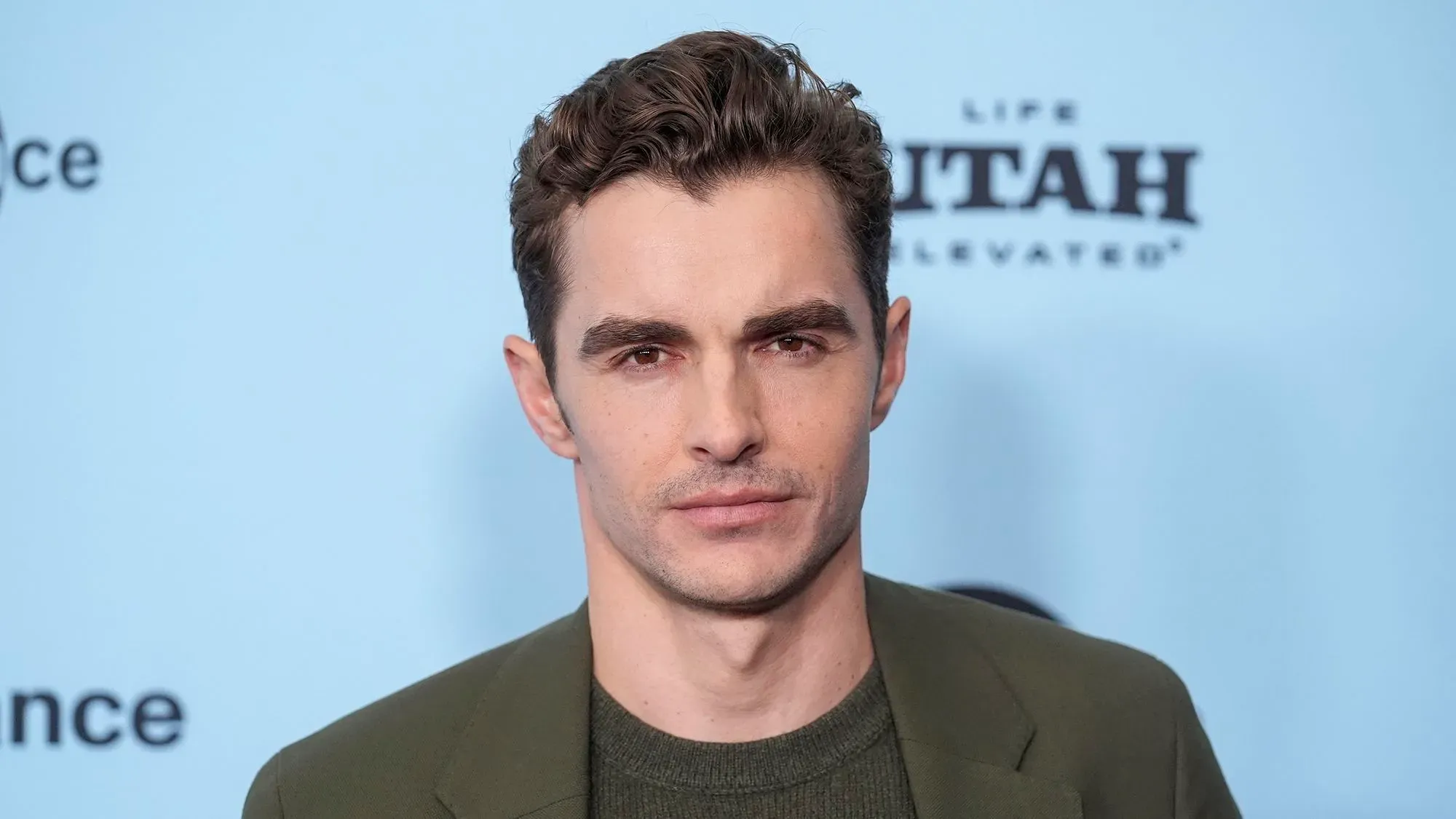 ديف فرانكو خلال مهرجان صندانس السينمائي، حيث يتحدث عن الشبه بينه وبين القاتل المزعوم لويجي مانجيوني.