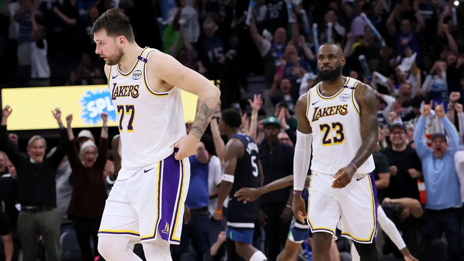 خسارة لوس أنجلوس ليكرز أمام مينيسوتا تمبروولفز 116-113 بعد تأخره بفارق 12 نقطة، مع أداء مميز من أنتوني إدواردز الذي سجل 43 نقطة.