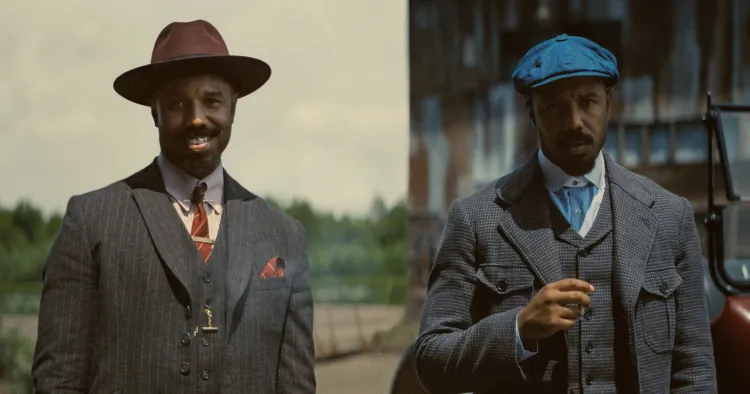 صورة لرجلين يرتديان ملابس أنيقة من فترة تاريخية سابقة، مع خلفية طبيعية، تعكس أجواء فيلم "المذنبون" الذي يناقش الثقافة السوداء.