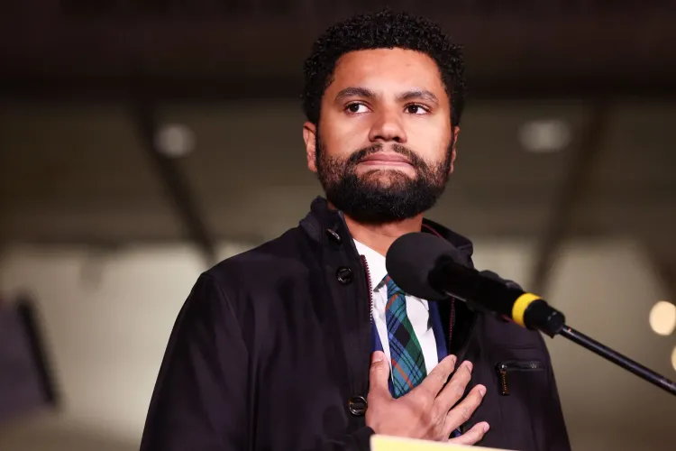 النائب ماكسويل فروست يتحدث في مهرجان صندانس، معبرًا عن امتنانه للأمن بعد تعرضه للاعتداء أثناء الحدث.