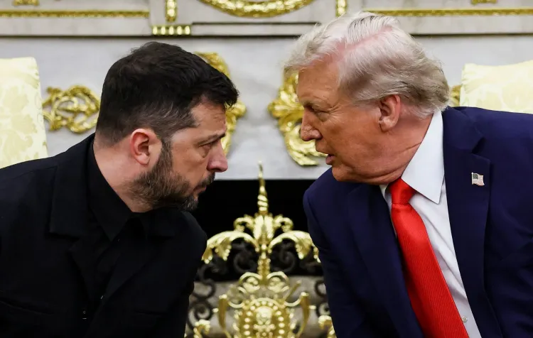 لقاء بين الرئيسين الأوكراني فولوديمير زيلينسكي والأمريكي دونالد ترامب في المكتب البيضاوي، حيث يتبادلان الحديث بجدية.