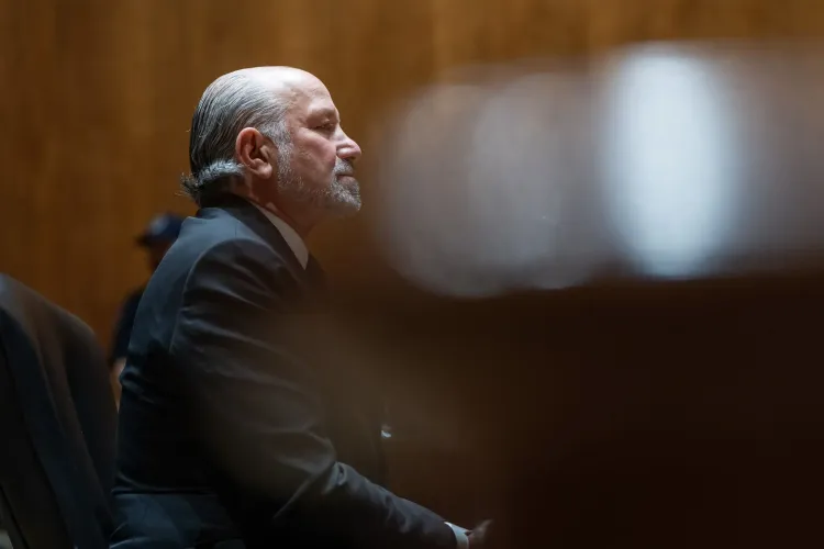 هوارد لوتنيك، وزير التجارة الأمريكي، يجلس في جلسة استماع بمجلس الشيوخ، حيث يناقش علاقاته بجيفري إبشتاين.