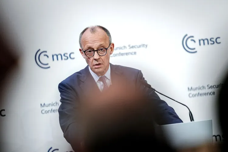 الرئيس الألماني فريدريك ميرتس يتحدث في مؤتمر ميونيخ للأمن، مع التركيز على التحديات العالمية والعلاقة عبر الأطلسي.