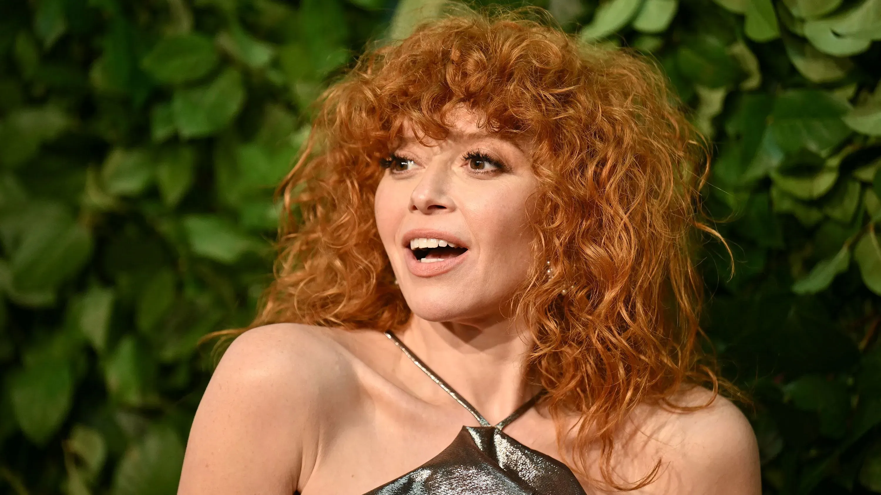 ناتاشا ليون تتحدث عن دورها في فيلم "السنافر" كـ "ماما بوت" خلال ظهورها في برنامج "ذا تونايت شو".