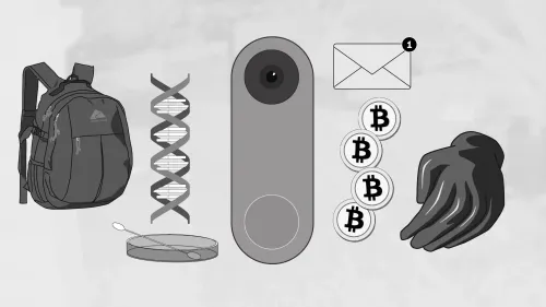 صورة توضح العناصر الرئيسية في قضية اختطاف نانسي غوثري، تشمل حقيبة ظهر، حمض نووي، كاميرا، قفاز، وملاحظات فدية.