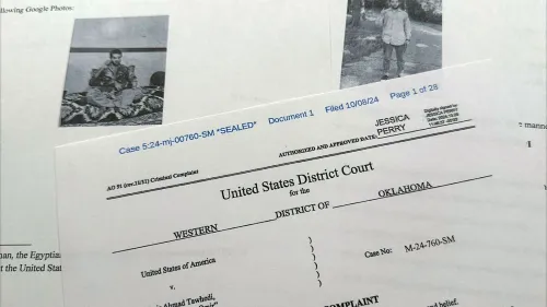 وثيقة قانونية تتعلق بقضية ناصر أحمد تاوهيدي، المتهم بالتخطيط لهجوم إرهابي في يوم الانتخابات الأمريكية، مع صور شخصية له.