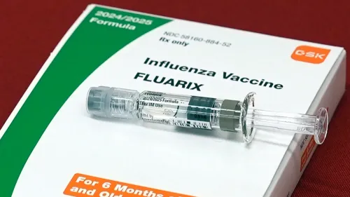 حقنة لقاح الإنفلونزا "FLUARIX" موضوعة بجانب علبة اللقاح، تعكس أهمية التطعيم في مواجهة زيادة حالات الإنفلونزا بين الأطفال هذا الموسم.