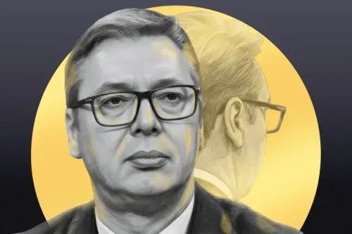 صورة توضح ألكسندر فوسيتش، رئيس صربيا، مع خلفية دائرية باللون الأصفر، تعكس تأثيره في السياسة والنزاعات العرقية في يوغوسلافيا.