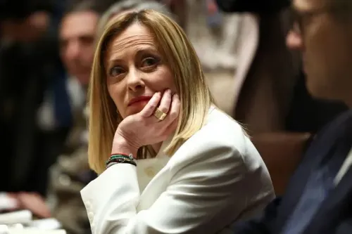 جيورجيا ميلوني، رئيسة وزراء إيطاليا، تعبر عن مشاعرها بعد هزيمتها في استفتاء إصلاحات العدالة، مؤكدة التزامها بالعمل لصالح الأمة.