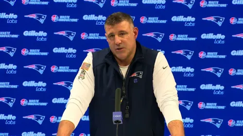 مايك فرابل، مدرب نيو إنجلاند باتريوتس، يتحدث في مؤتمر صحفي حول دعم الفريق لستيفون ديجز وسط اتهامات جنائية.
