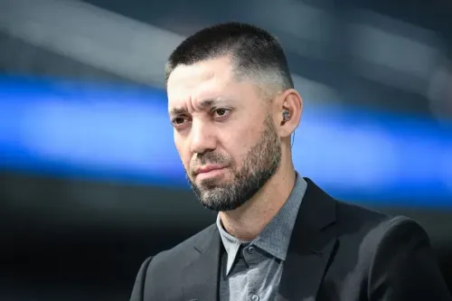 كلينت ديمبسي، نجم منتخب الولايات المتحدة السابق، يتحدث بجدية عن التحديات التي تواجه الفريق الحالي بعد الأداء المخيب في كوبا أمريكا ودوري الأمم.