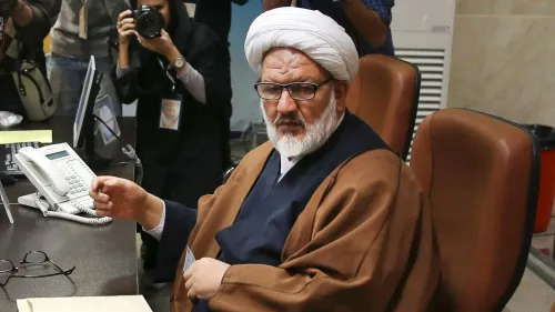 مهاجم يقتل قاضيين إيرانيين بارزين في هجوم مخطط داخل المحكمة في طهران، مع تفاصيل غامضة حول الحادث.