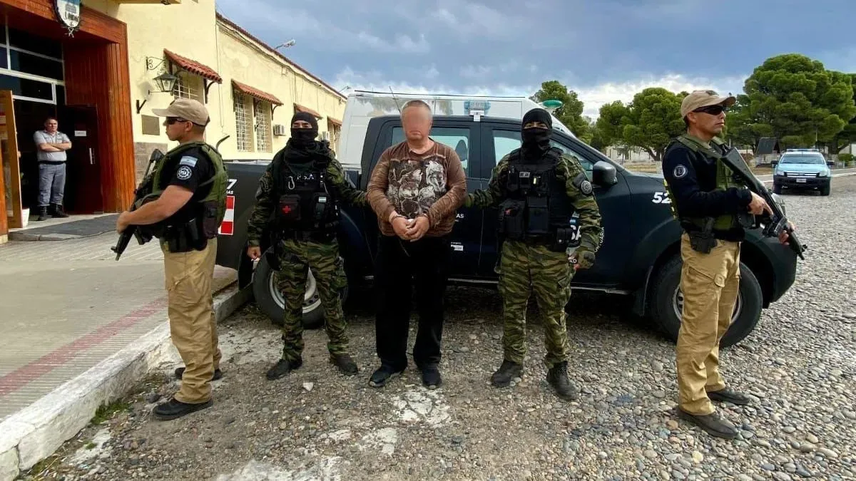 اعتقال قسطنطين رودنيف، زعيم جماعة "الأشرم شامبالا"، في الأرجنتين، وسط تحقيقات حول الاتجار بالبشر واستغلال النساء.