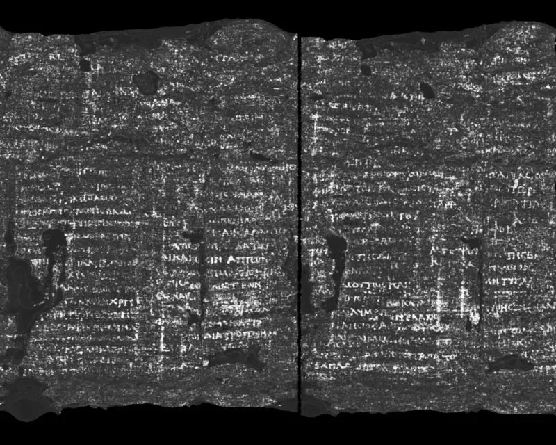 لفيفة محترقة تحتوي على نصوص قديمة، تم التعرف عليها كجزء من عمل الفيلسوف فيلودموس، بعد جهود بحثية حديثة.