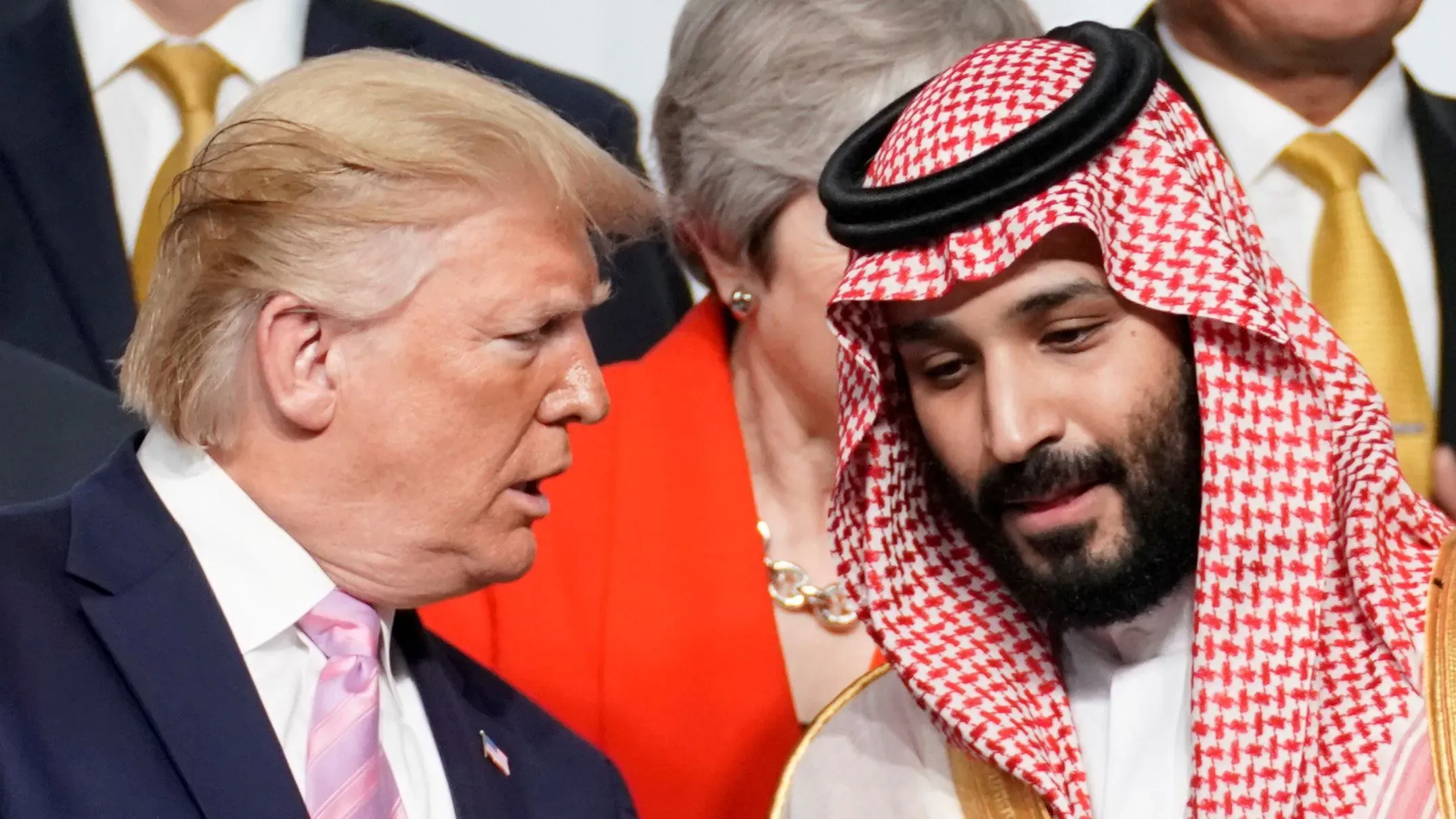 ترامب وبن سلمان يتحدثان معًا، مع التركيز على علاقتهما الوثيقة ودورهما في جهود السلام بشأن الحرب في أوكرانيا.