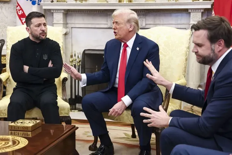 اجتماع بين الرئيس الأوكراني فولوديمير زيلينسكي والرئيس الأمريكي دونالد ترامب، حيث يتناقشان حول وقف إطلاق النار في أوكرانيا.