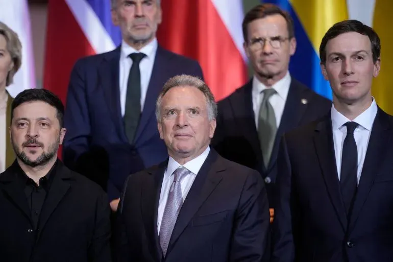 اجتمع زعماء دوليين، بينهم زيلينسكي وكوشنر، في برلين لمناقشة إنهاء الحرب في أوكرانيا وتقديم ضمانات أمنية.