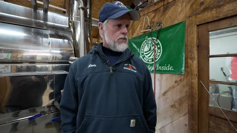 كيفن كيز، مالك دار دراي بروك للسكر في نيويورك، يتحدث عن تأثير الرسوم الجمركية على صناعة شراب القيقب.