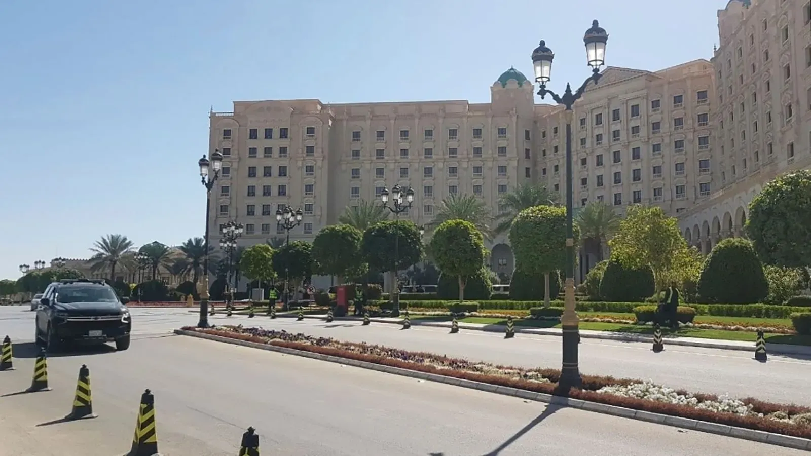 اجتماع وفد أمريكي مع مفاوضي الكرملين في فندق ريتز كارلتون بالرياض، وسط جهود لوقف إطلاق النار في النزاع الأوكراني.
