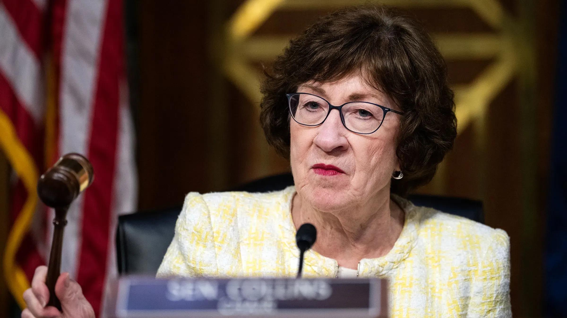 السناتور سوزان كولينز تتحدث خلال جلسة استماع في مجلس الشيوخ، مع التركيز على تخفيضات التمويل الفيدرالي وتأثيرها على البرامج الحيوية.